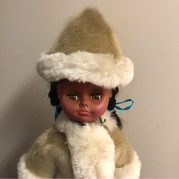 Vintage Regal Made in Canada Doll - Beautiful Condition & beautiful details - Picture 6 of 16